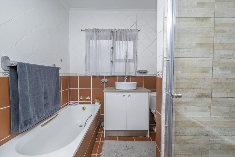 4 Bedroom Property for Sale in Chrismar Western Cape